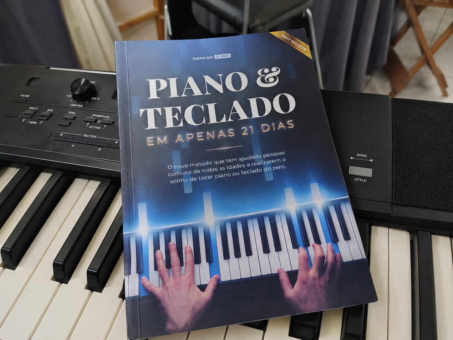 Piano & Teclado em 21 Dias - livro físico aberto
